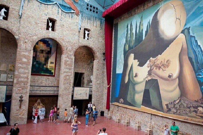 Girona & Dali Museum Small Group Tour with Pick-up from Barcelona 2