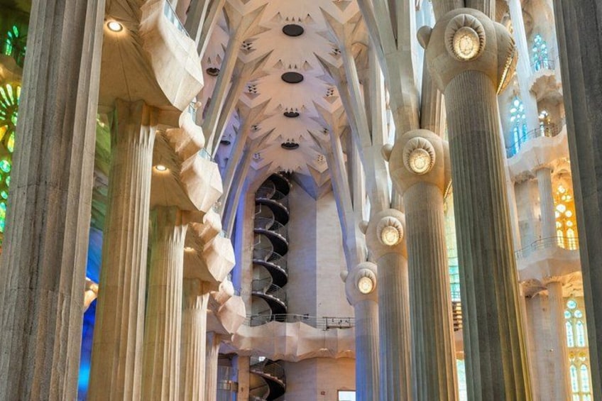 Barcelona in 1 Day: Sagrada Familia, Park Guell,Old Town & Pickup 1