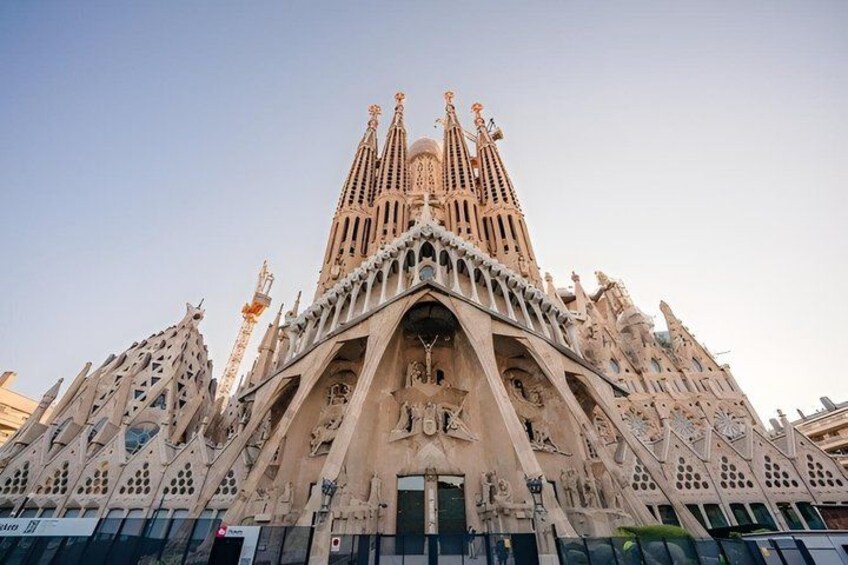 Barcelona in 1 Day: Sagrada Familia, Park Guell,Old Town & Pickup 3