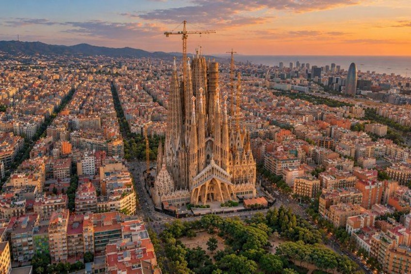 Barcelona in 1 Day: Sagrada Familia, Park Guell,Old Town & Pickup 1