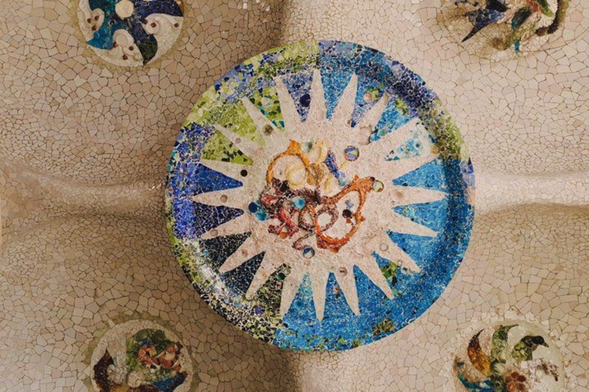 Barcelona in 1 Day: Sagrada Familia, Park Guell,Old Town & Pickup 5