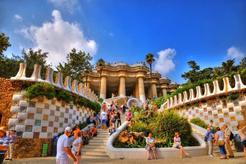 Barcelona in 1 Day: Sagrada Familia, Park Guell,Old Town & Pickup 3