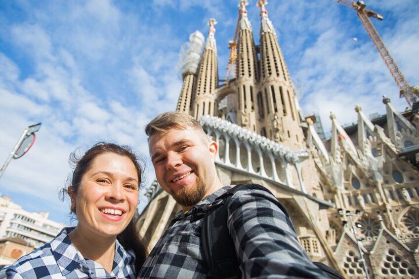Sagrada Familia & Gaudi Tour Private or Small Group with Tickets 3