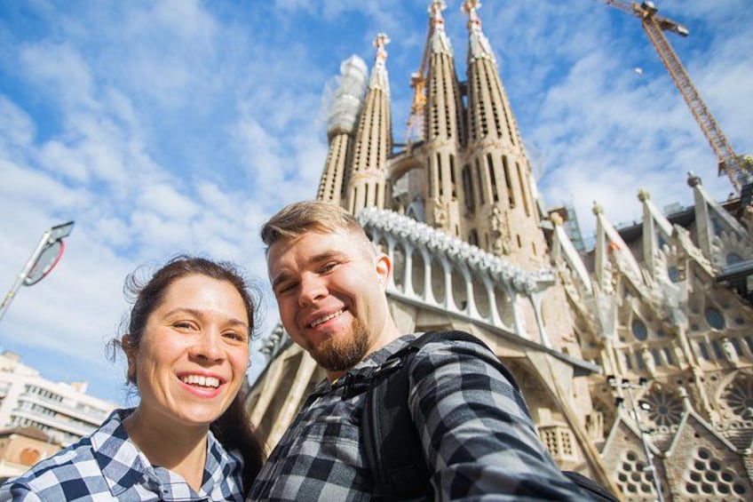 Sagrada Familia & Gaudi Tour Private or Small Group with Tickets 4