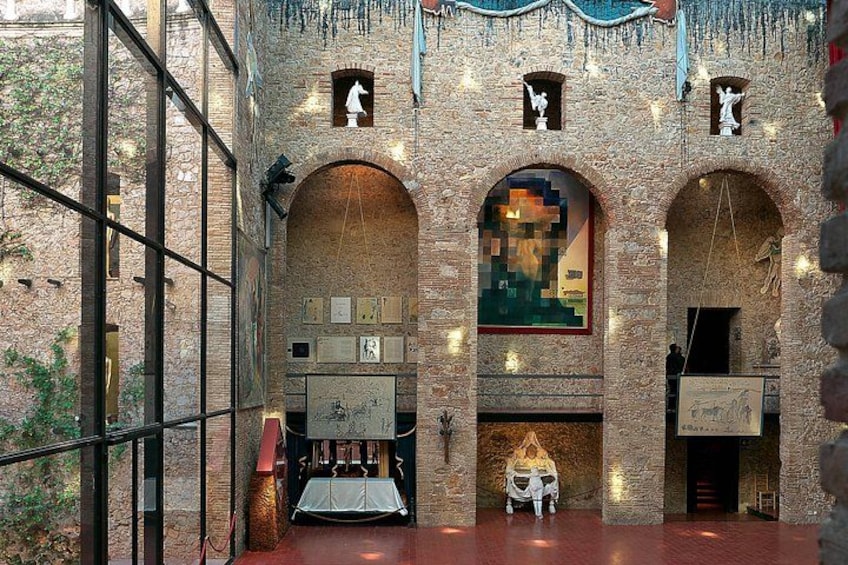 Dali Museum & Cadaques Small Group Tour with Hotel pick-up 2