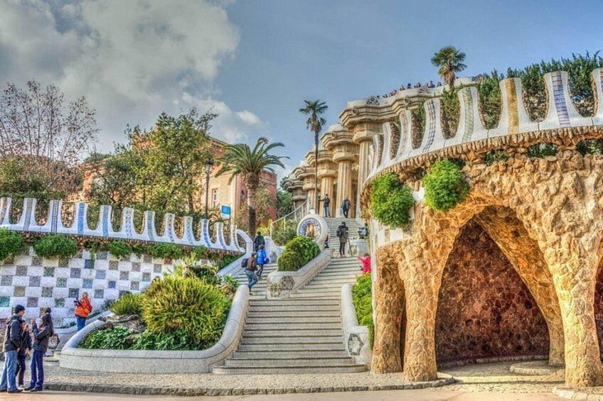 Park Guell and Sagrada Familia Private Tour with Hotel pick-up 2