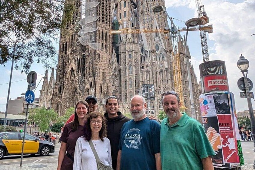Park Guell and Sagrada Familia Private Tour with Hotel pick-up 3