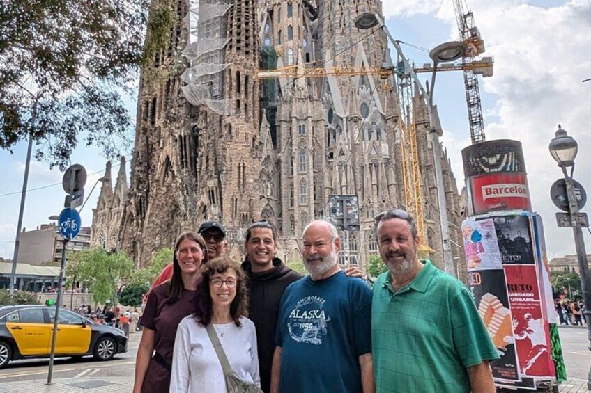 Park Guell and Sagrada Familia Private Tour with Hotel pick-up 3