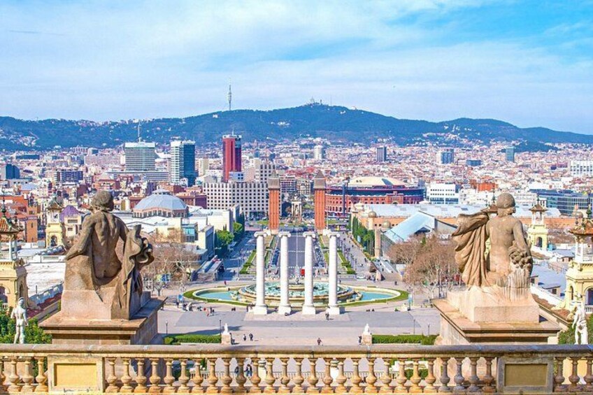 Sagrada Familia & Barcelona Small Group Tour with Hotel Pick-up 3