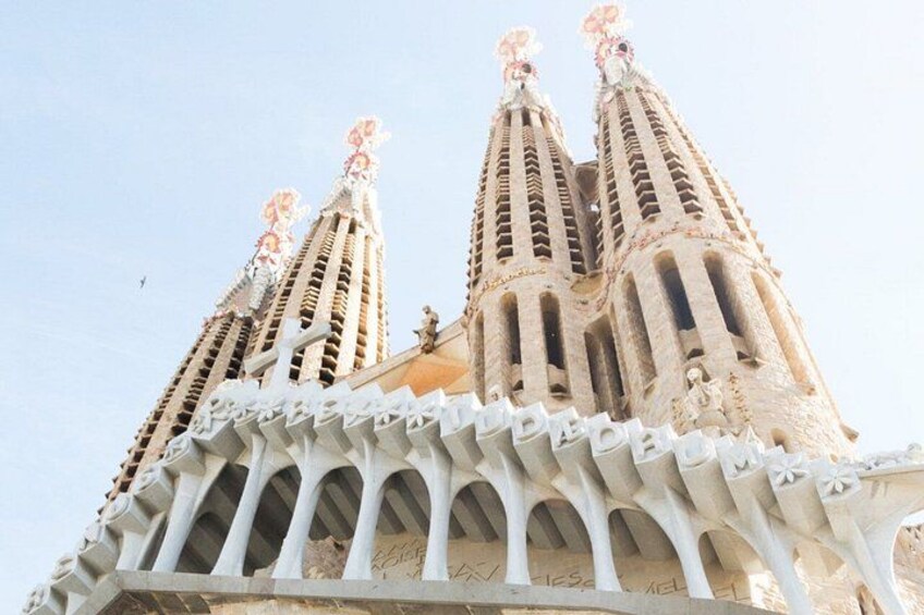 The facade of a building with three tall towers and a series of arches. 2