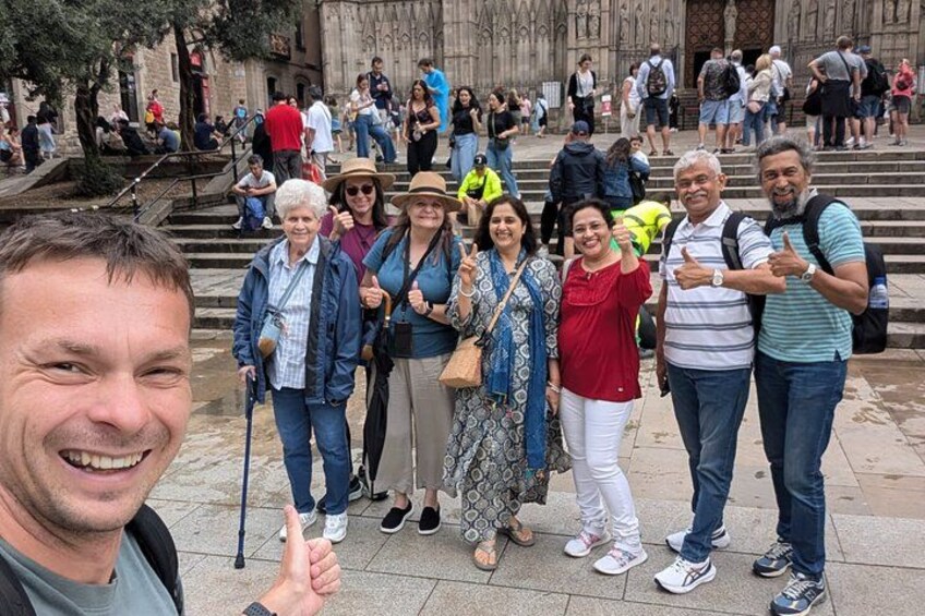 Sagrada Familia & Barcelona Small Group Tour with Hotel Pick-up 4
