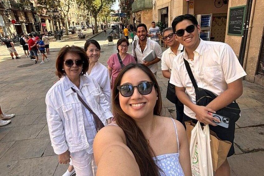 Barcelona Highlights Small Group Tour with Hotel Pick Up 4