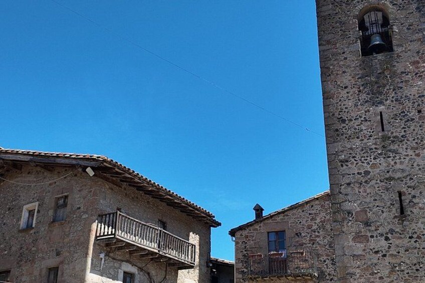 Besalu & 3 Medieval Towns Small Group Tour with Hotel Pick-Up 2