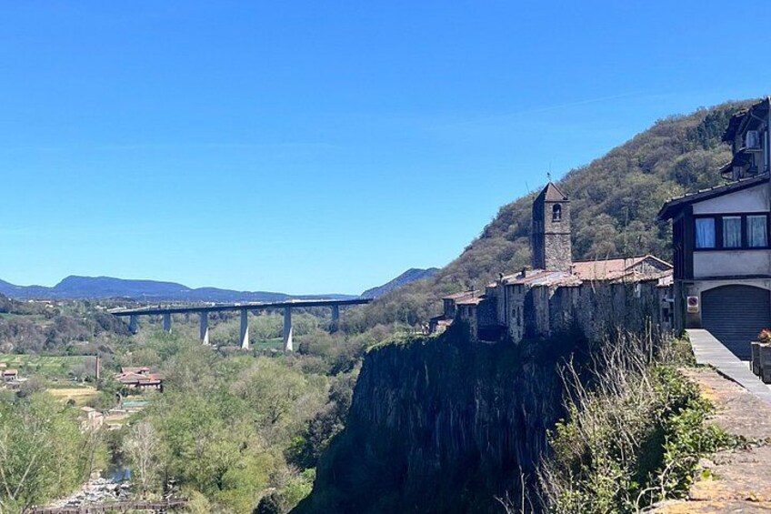 Besalu & 3 Medieval Towns Small Group Tour with Hotel Pick-Up 3
