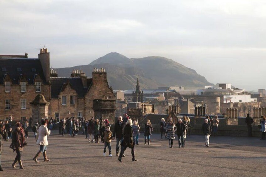 Edinburgh Castle Guided Walking Tour with Expert Local Guide 2