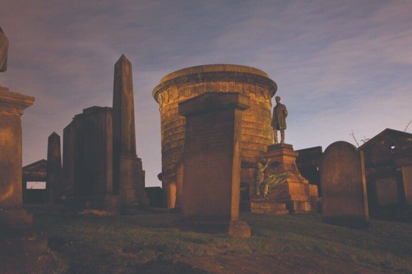 Edinburgh Darkside Walking Tour: Mysteries, Murder and Legends 4