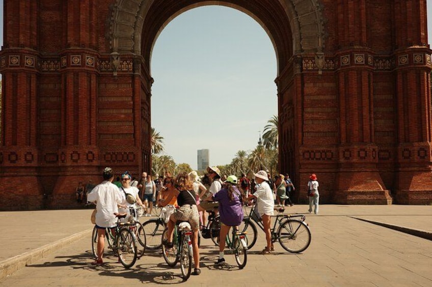 Barcelona 3-hour Bike or E-Bike Tour: Highlights and Hidden Gems 1