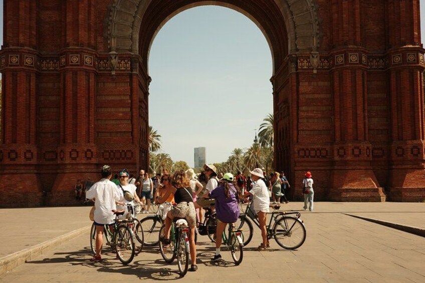 Barcelona 3-hour Bike or E-Bike Tour: Highlights and Hidden Gems 1