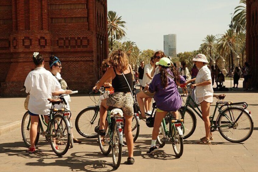 Barcelona 3-hour Bike or E-Bike Tour: Highlights and Hidden Gems 5
