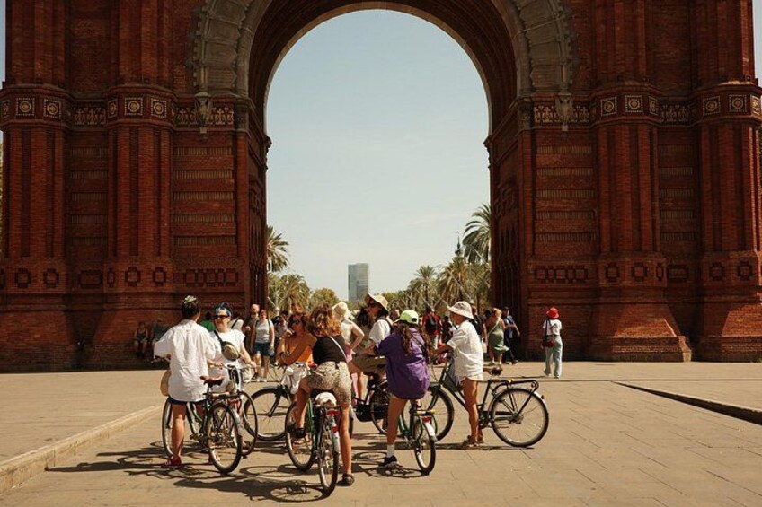 Barcelona 3-hour Bike or E-Bike Tour: Highlights and Hidden Gems 1