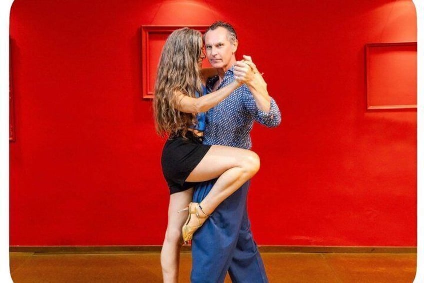 Barcelona Tango lesson with Pros & drinks + AC to beat the heat! 1