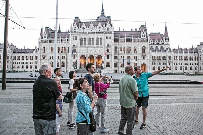 Night Walking Tour at Parliament