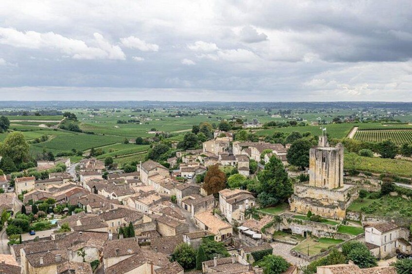 Full-day Saint-Emilion: Village, Undergrounds and Châteaux 1