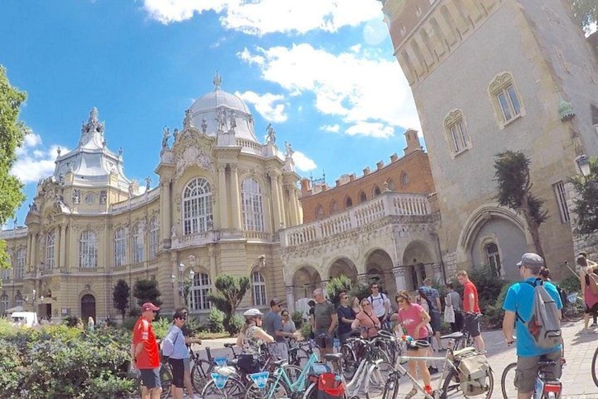 Budapest Highlights Bike Tour with a local guide 3