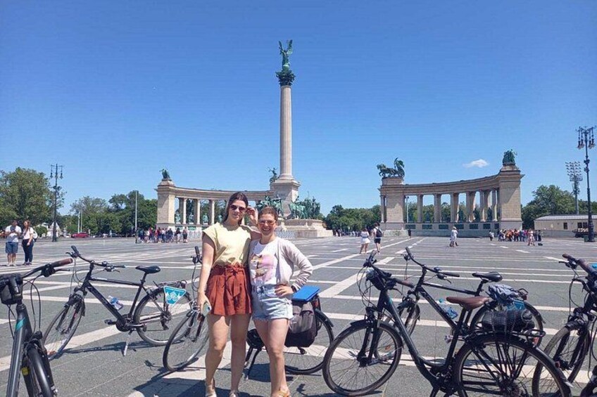 Heroes' square 4
