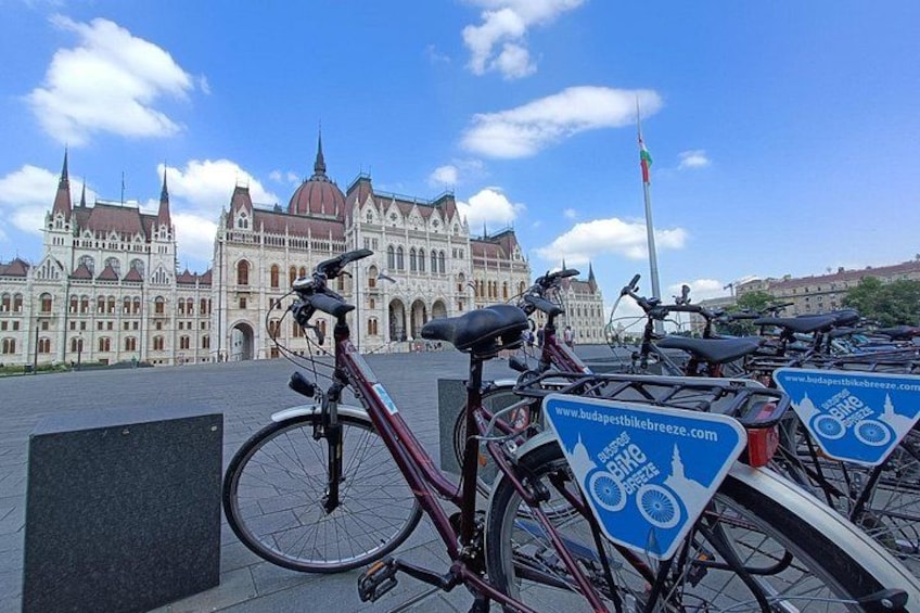 Budapest Highlights Bike Tour with a local guide 2