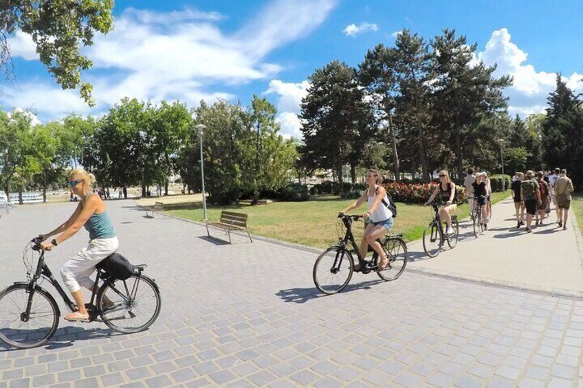 Budapest Afternoon Bike & e-Bike Tour with a summer drink 1
