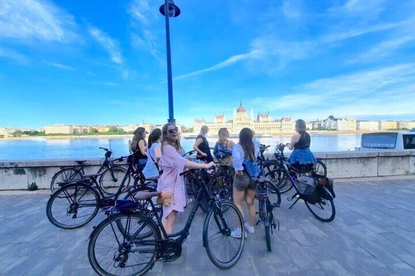 Budapest Afternoon Bike & e-Bike Tour with a summer drink 4