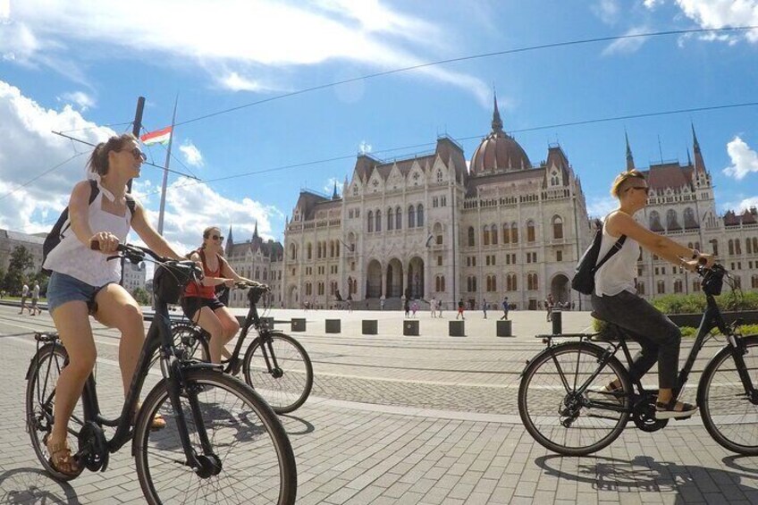 Budapest Afternoon Bike & e-Bike Tour with a summer drink 3