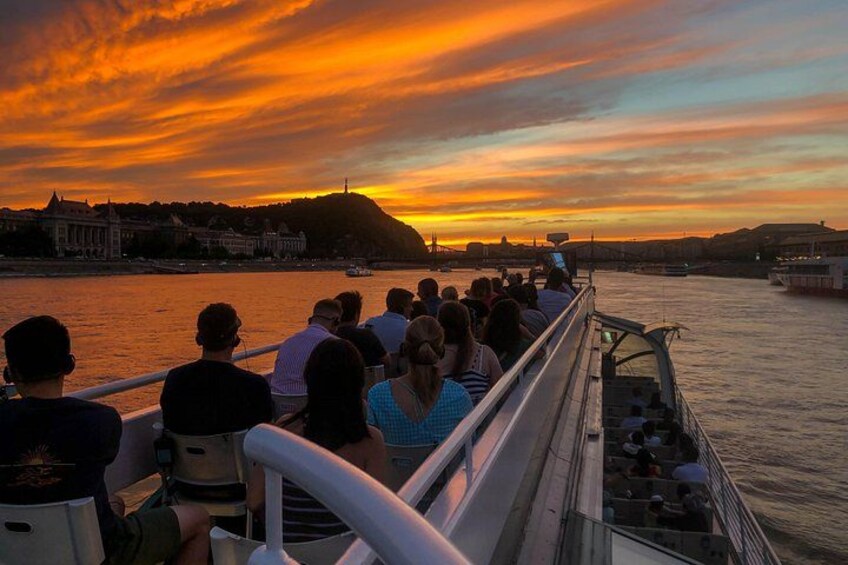 Budapest Danube River Sightseeing Night Cruise with Drink 2
