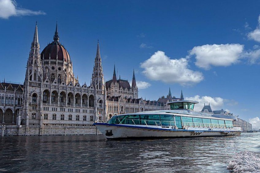 Budapest Danube Cruise with Drink, Audio Guide 1