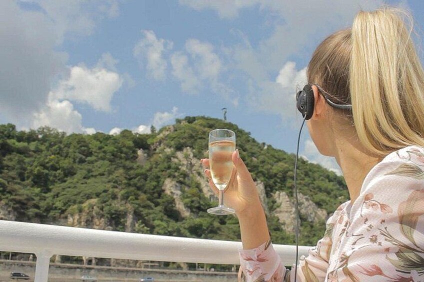 Budapest Danube Cruise with Drink, Audio Guide 4
