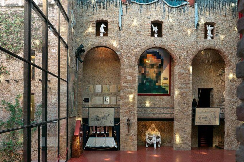 Private Dali Figueres Museum and Pubol Tour From Barcelona 2