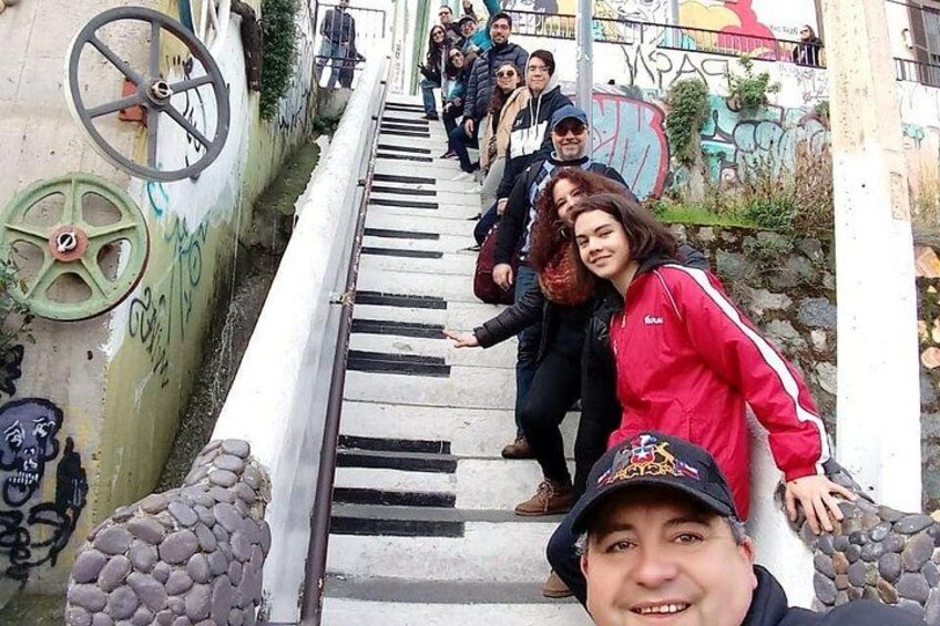 Full Day Guided Trip to Valparaíso Viña del Mar & Reñaca from Santiago 4