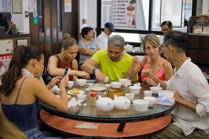 Taste classic Cantonese dishes in a true neighborhood setting. 1