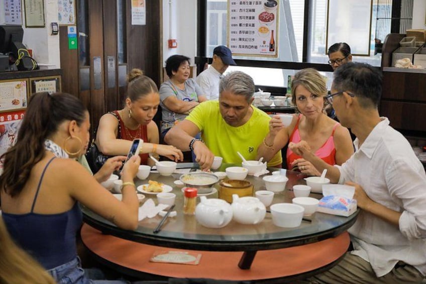 Taste classic Cantonese dishes in a true neighborhood setting. 1