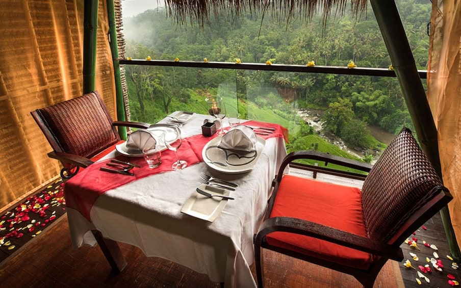 Eagle Nest Romantic Dining In Ubud 1
