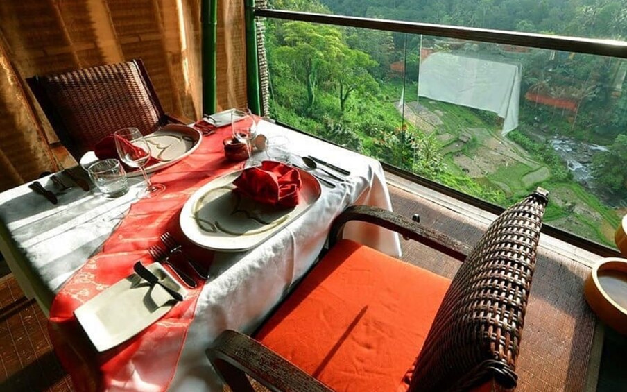 Eagle Nest Romantic Dining In Ubud 3