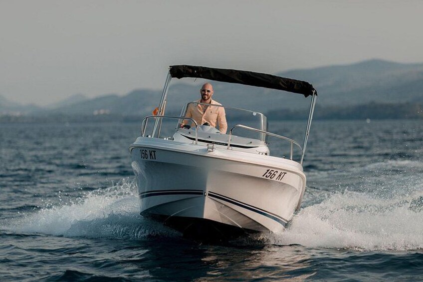 Personalized private speed boat tour 4