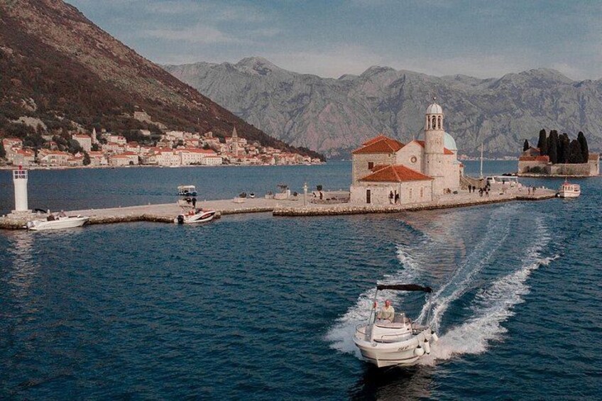 Personalized private speed boat tour 1