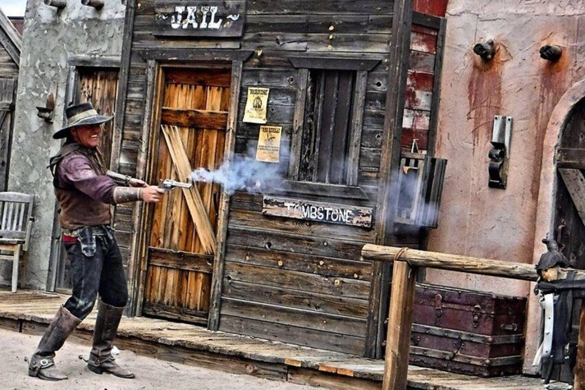 Gunfight Show Old Tombstone 2