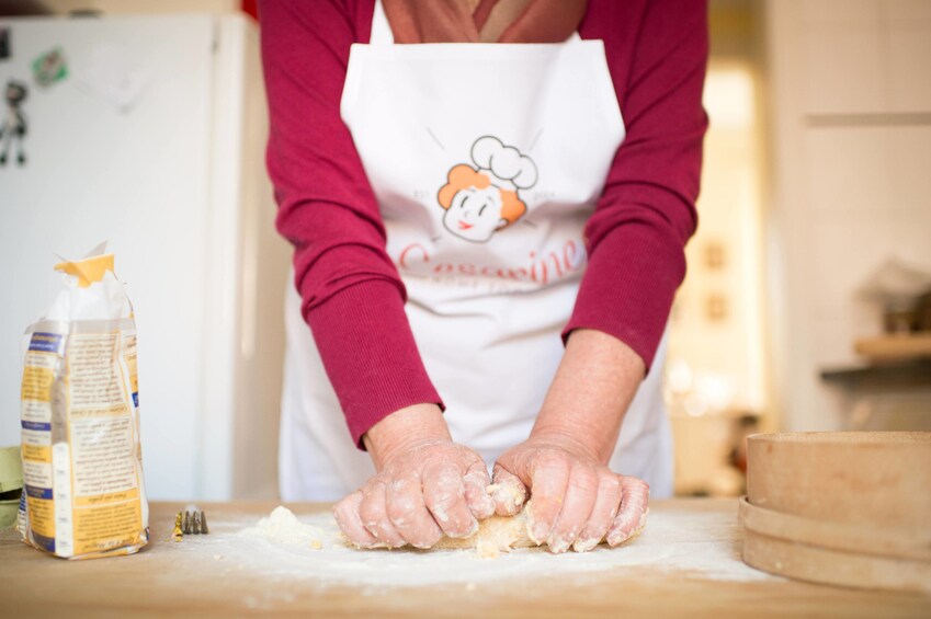 Pasta-making class at a Cesarina's home with tasting -Naples