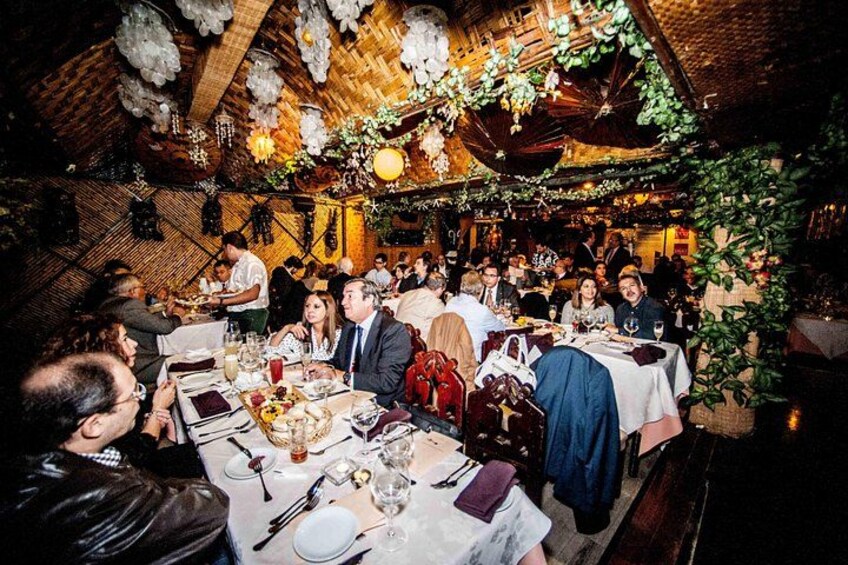 Santiago: Bali Hai Dinner & Show, Transport and Wine refill 2