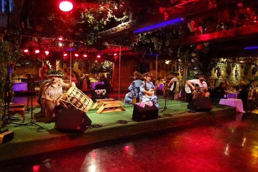 Santiago: Bali Hai Dinner & Show, Transport and Wine refill 5