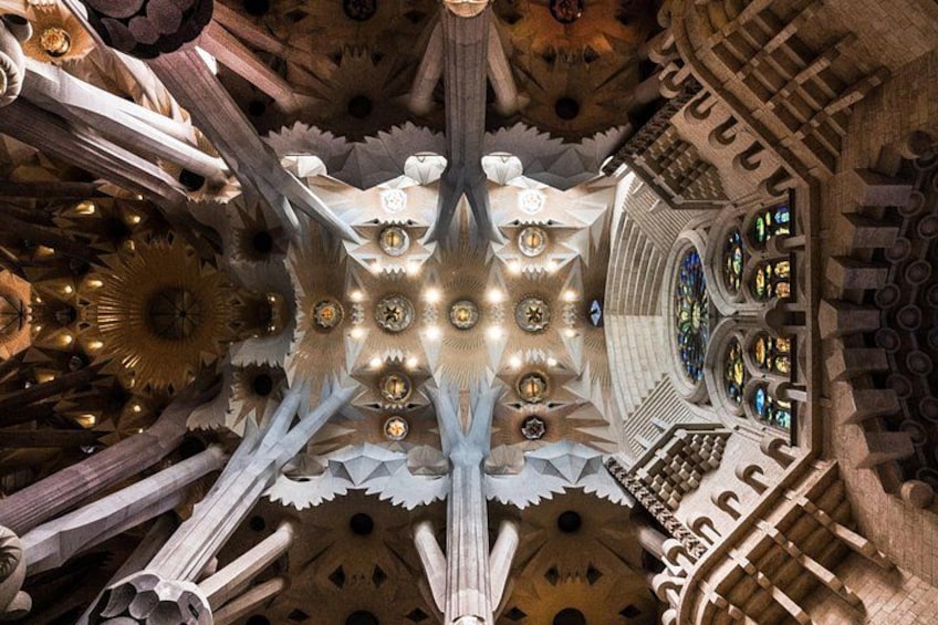 Sagrada Familia Guided Tour with Skip the Line Ticket 2