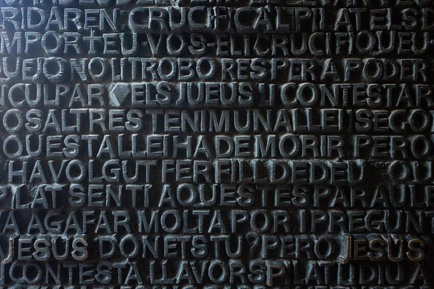 Sagrada Familia Guided Tour with Skip the Line Ticket 2